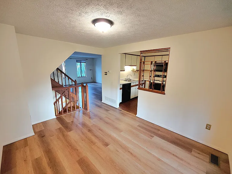 102 Sonnybrook Ct — Photo 9