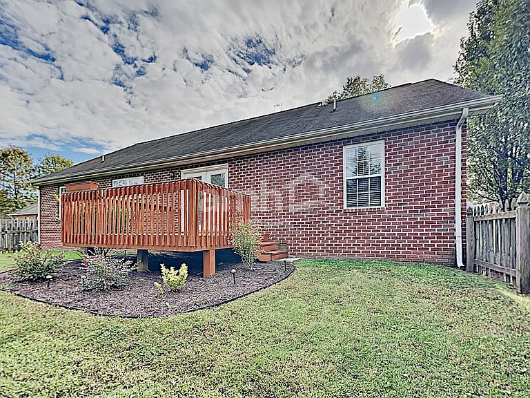 1423 Newbury Ln — Photo 18