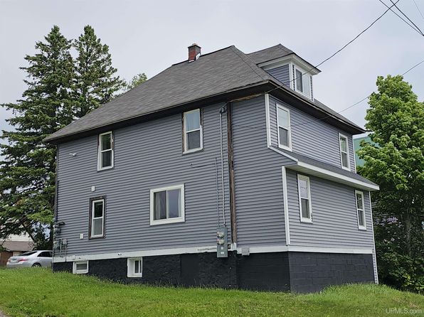 62 1st St, South Range, MI 49963