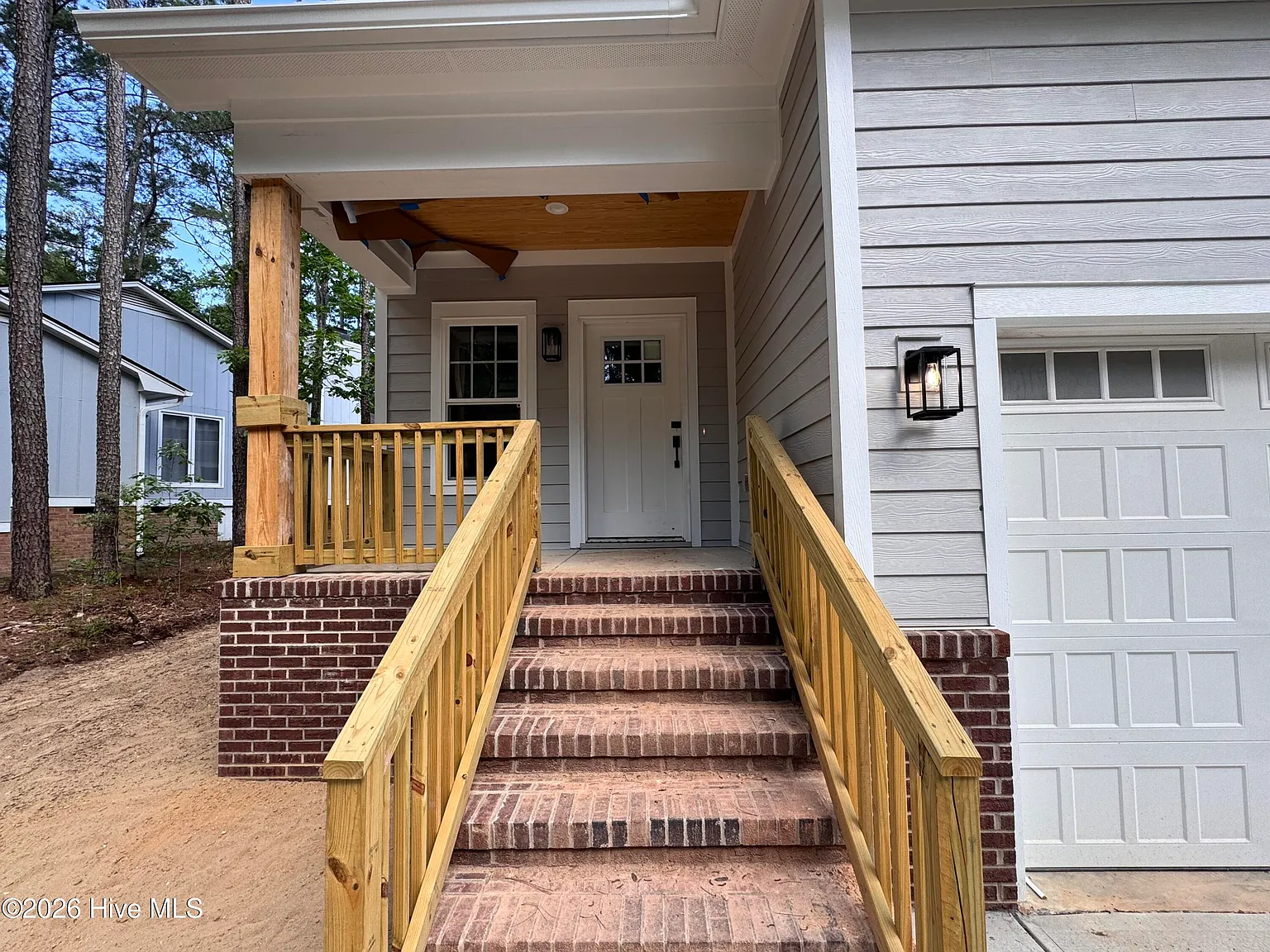 3 bed, 2.5 bath, 2149 sqft, $2,400 — Photo 2