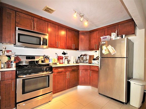 3rd image of 678 Willoughby Ave APT 2