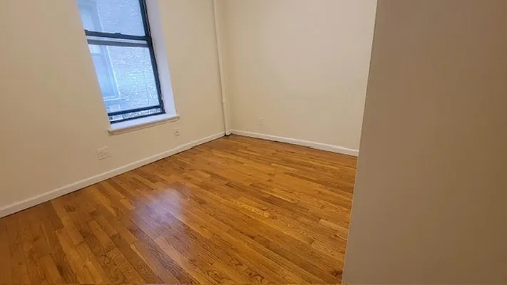 Rented by Chartwell Manhattan Realty | media 15