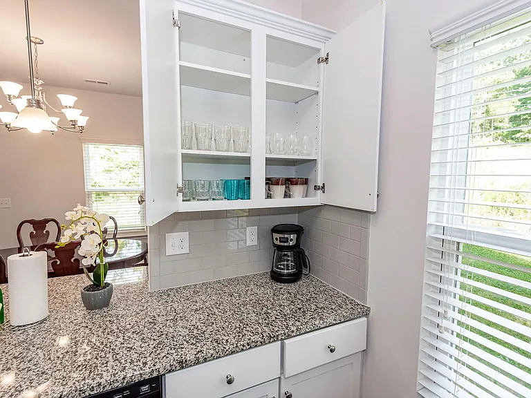 430 Carolyn Ln — Photo 40