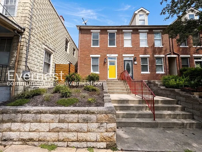 217 E 5th St