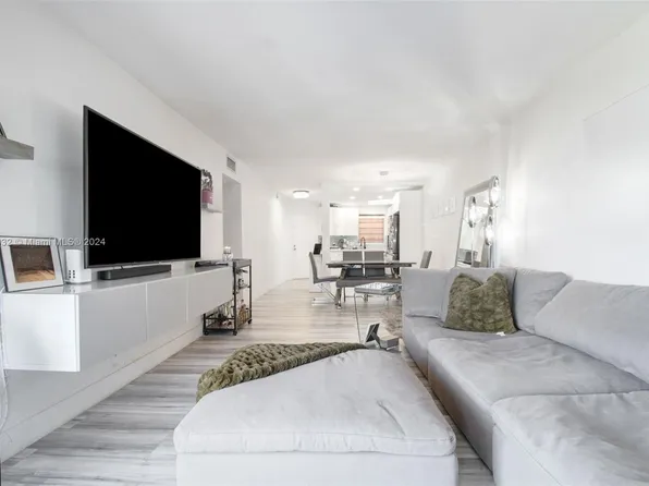 1750 W 46th St APT 441, Hialeah, FL 33012