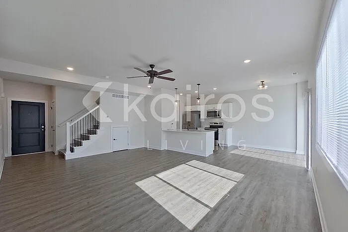 3 bed, 2.5 bath, 1584 sqft, $1,995 — Photo 3