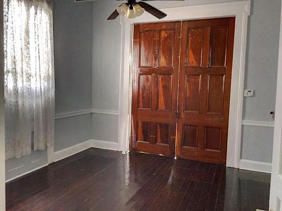 BR 3 Pocket door
