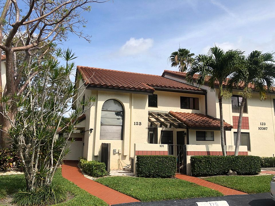 Home For Sale In Palm Chase Lakes