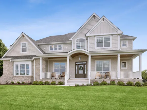 995 Redbud Ln, Sugar Grove, IL 60554