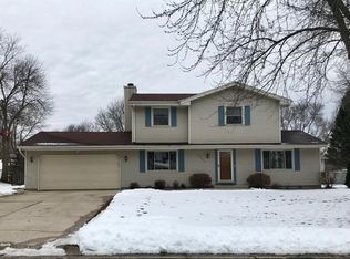15270 W Doverhill Ln, New Berlin, WI 53151