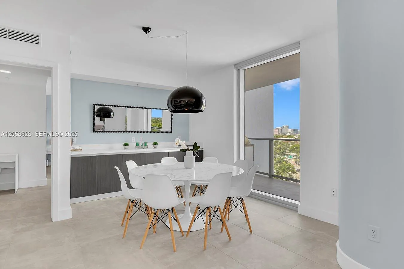 Riva Condominium — Photo 4