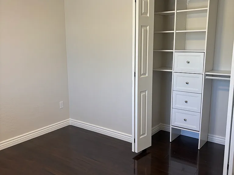 570 S Williams Pl — Photo 9