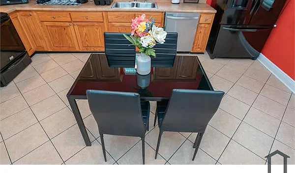 3 bed, 1200 sqft, $1,750 — Photo 3