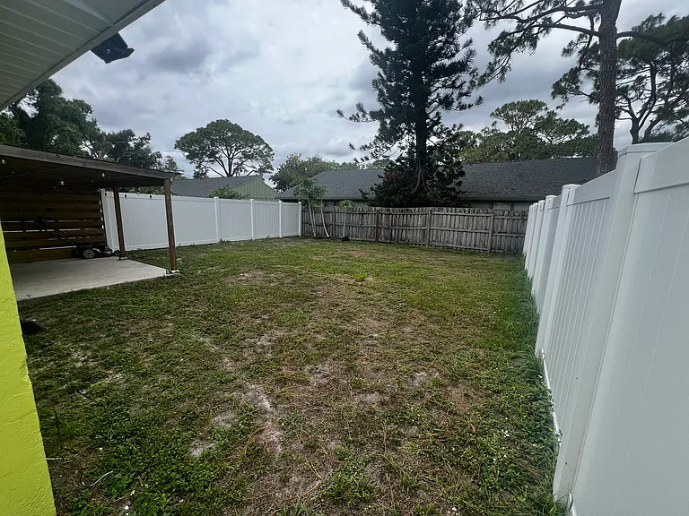 917 Royal Palm Dr — Photo 11