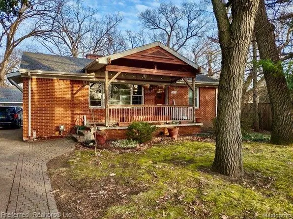 23830 Roanoke Ave, Oak Park, MI 48237