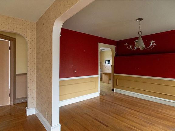 5th image of 107 Fuller St