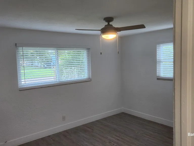 549 Martha Dr — Photo 13