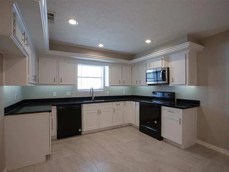 16042 Bear Hill Dr — Photo 14
