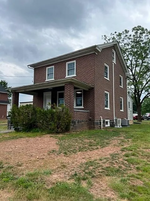 3 bed, 1588 sqft, $2,350 — Photo 2
