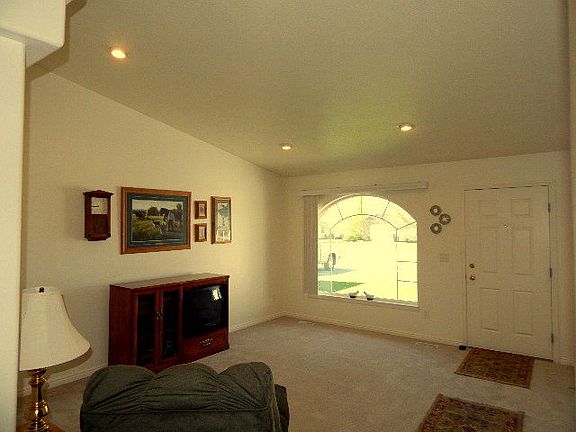 3rd image of 3768 E Meadowbrook Cir