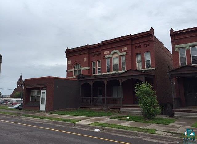 2nd image of 122-124 E 3rd St