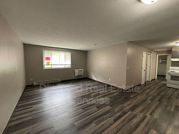 4th image of 739 Trumbull St #15
