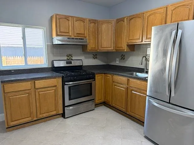 2 bed, 1.0 bath, $2,500 — Photo 2