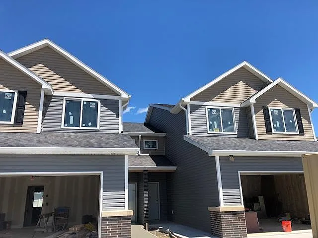 2920 W Rose St — Photo 1