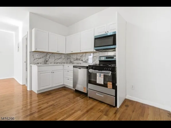 182 Norwood St #1, Newark, NJ 07106