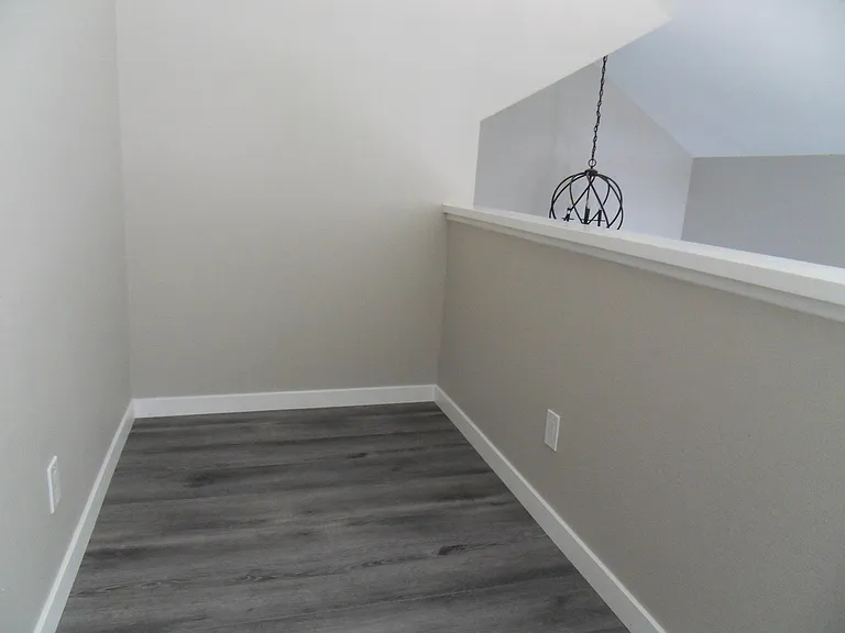 1439 Valleda Ln — Photo 10