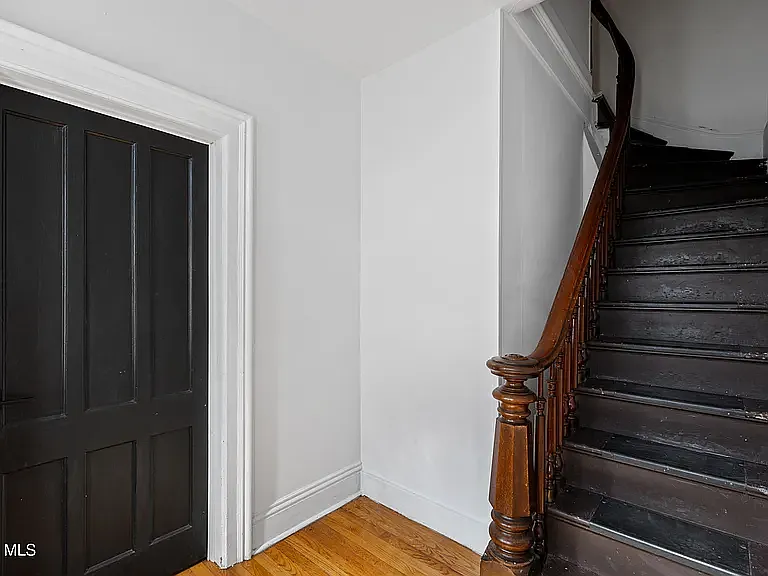 2 bed, 1000 sqft, $1,600 — Photo 2