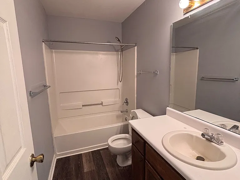Main bedroom bathroom