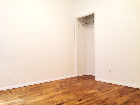 4th image of 179 Meserole Ave