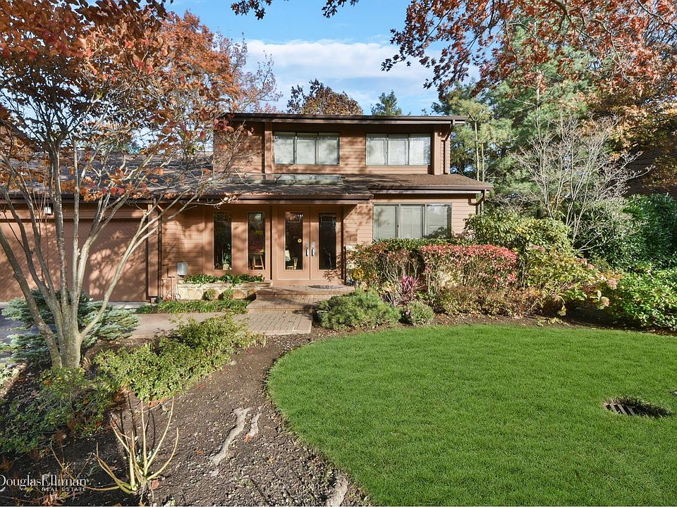 1st image of 27 Yale Dr