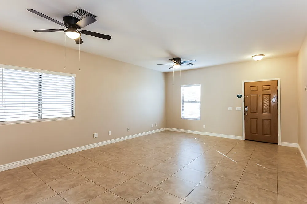 4 bed, 2.5 bath, 2567 sqft, $2,910 — Photo 4