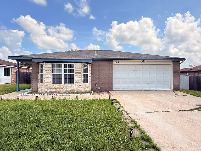 303 Carly Dr — Photo 1