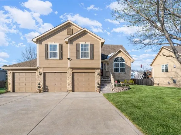 505 SE Saratoga Dr, Blue Springs, MO 64014