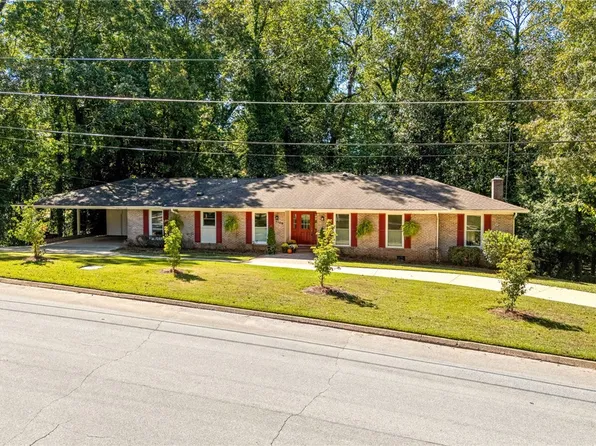 1106 W Collinwood Cir, Opelika, AL 36801