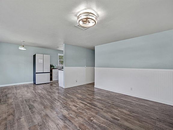 3rd image of 5633 Essex Way