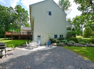 220 Hollowbush Ln, Perkiomenville, PA 18074