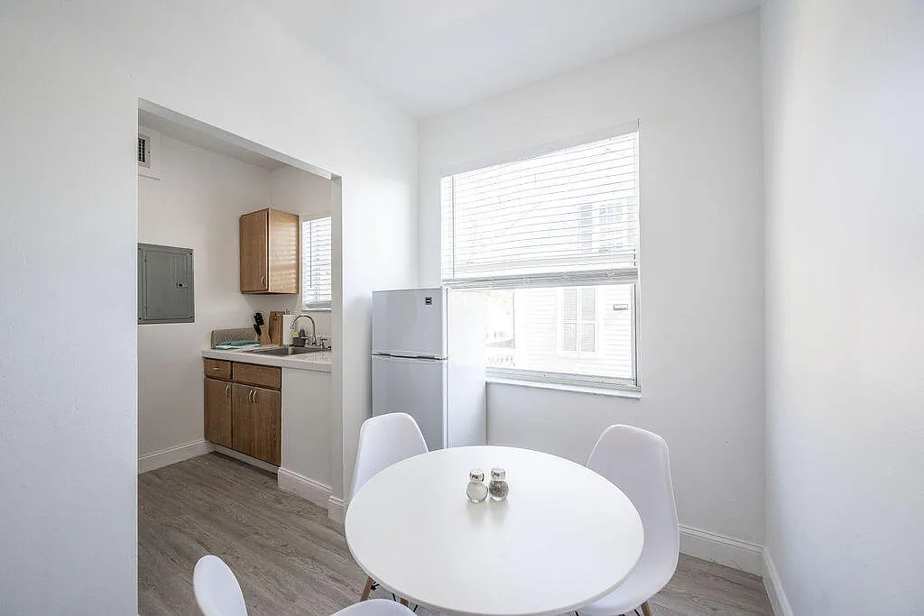 1 bed, 1.0 bath, $2,500 — Photo 3