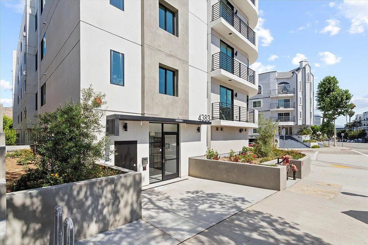 2 bed, 1100 sqft, $3,650 — Photo 1