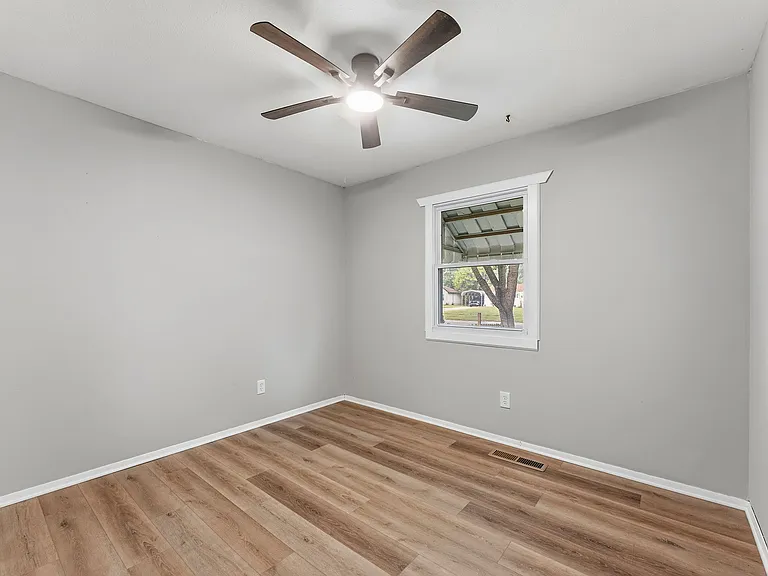 7365 Chennault Dr — Photo 30