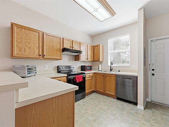 3rd image of 3901 SW 20th Ave APT 401