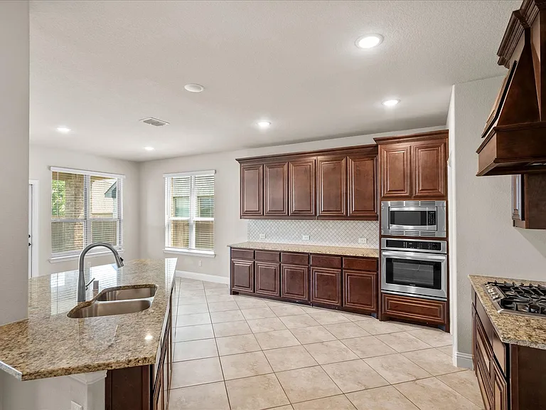 350 Red Cedar Dr — Photo 5