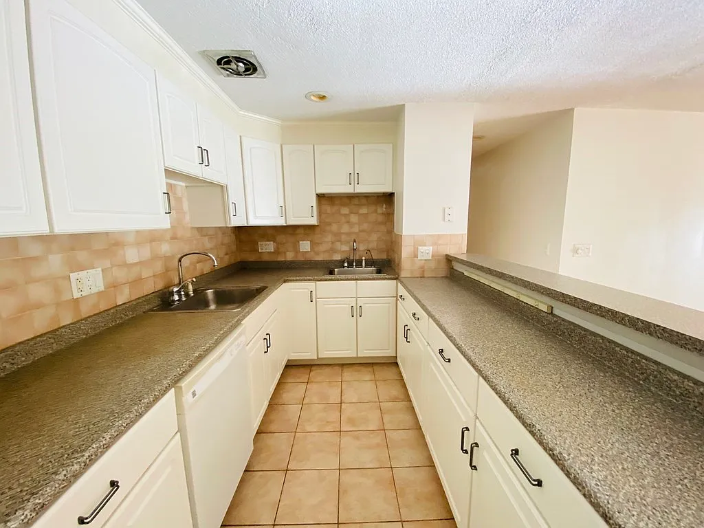 2 bed, 2.0 bath, 986 sqft, $3,600 — Photo 3