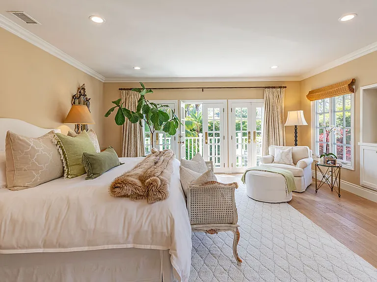 1185 Corsica Dr — Photo 11