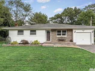27 Avenue E, Holbrook, NY 11741