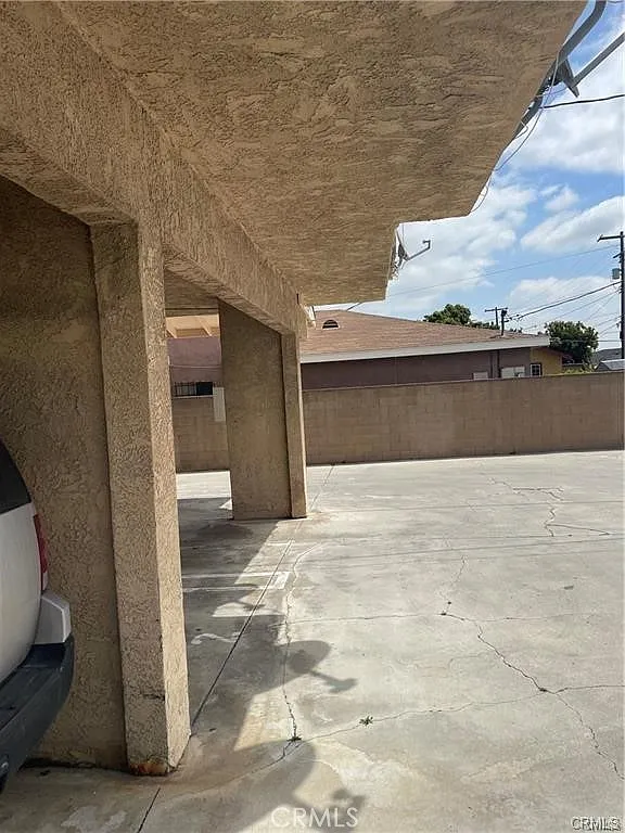 2 bed, 6077 sqft, $1,995 — Photo 4