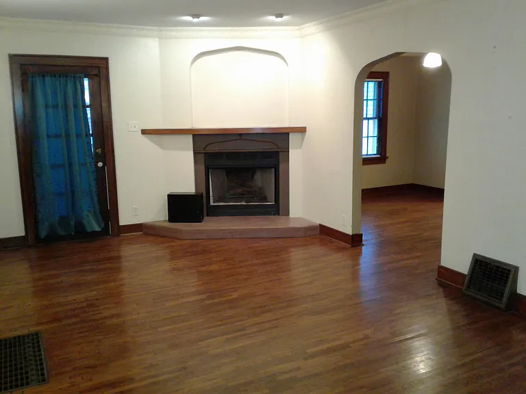 1435 SW Collins Ave — Photo 3